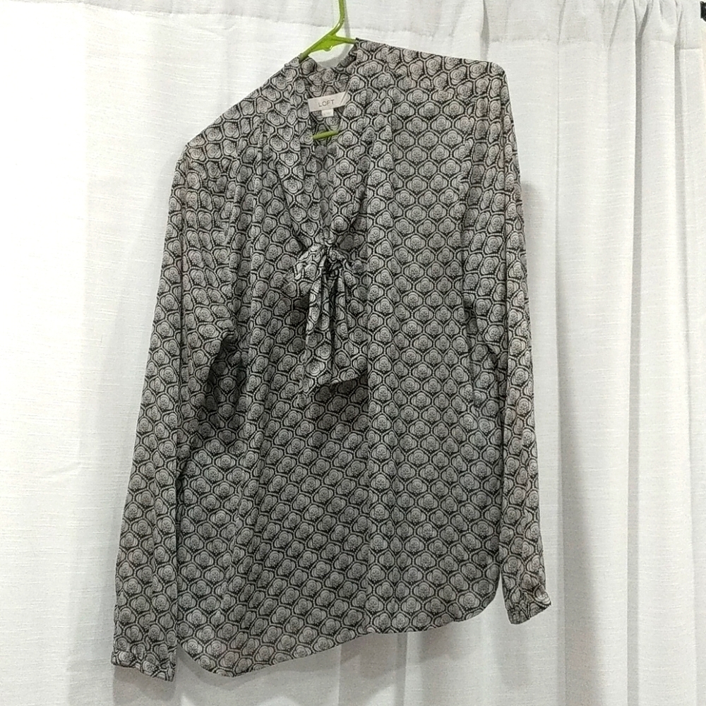 Ann Taylor Loft pussy bow blouse
